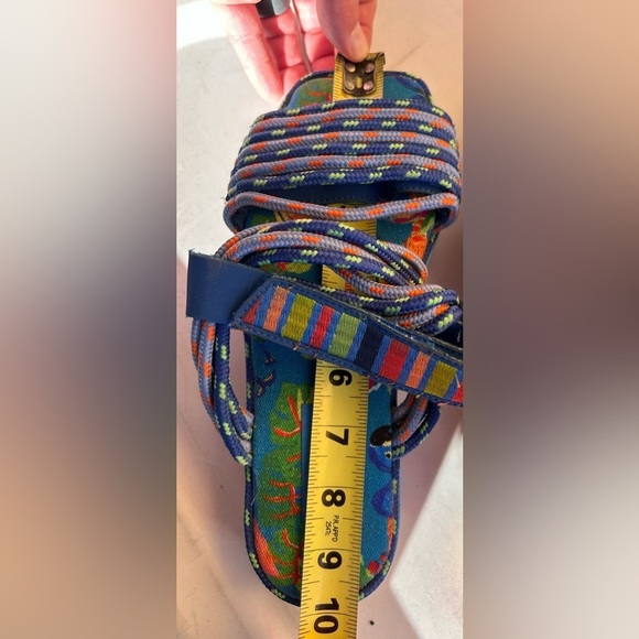 NWOT Farm Rio Blue Macaw Tropical Sandal. Vibrant colors, Velcro, women’s 8. - Picture 7 of 8